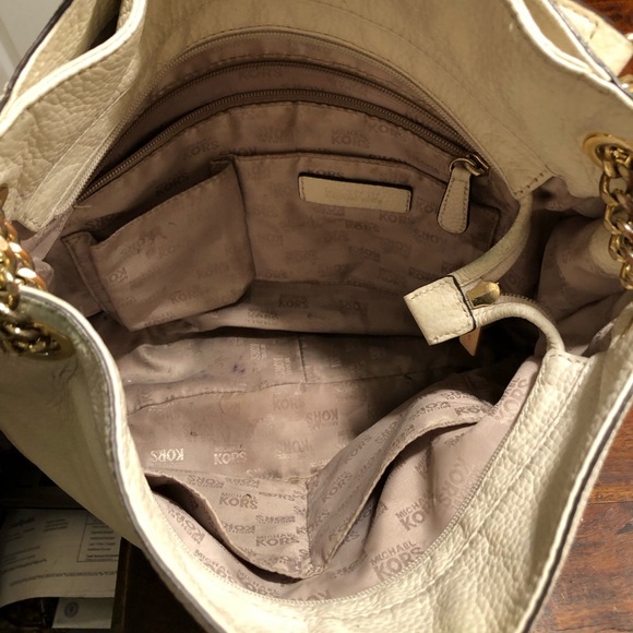 Woman’s Michael Kors Whipped Chelsea Cream handbag - Picture 14 of 16